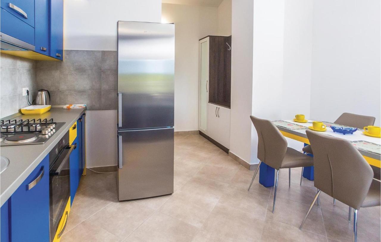 Amazing Apartment In Makarska With Wifi Kültér fotó