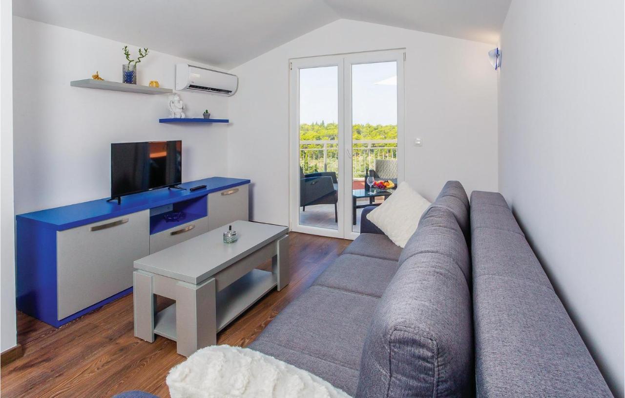 Amazing Apartment In Makarska With Wifi Kültér fotó